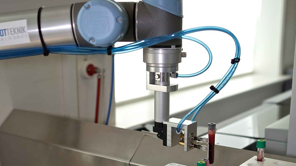 ur5_collaborative_robots_handling_blood_samples_denmark_2.jpg