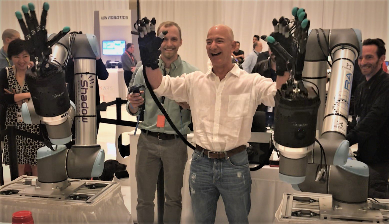 jeff-bezos-hands-up-jpg-credit-alan-boyle-from-geekwire.jpg